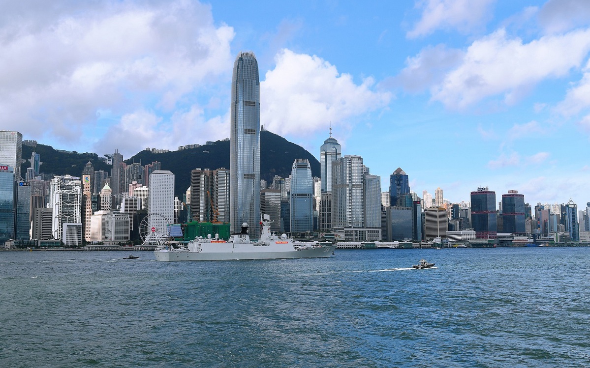 PLA Naval Fleet's Hong Kong Visit Sparks Pride and Patriotism Among Local Residents