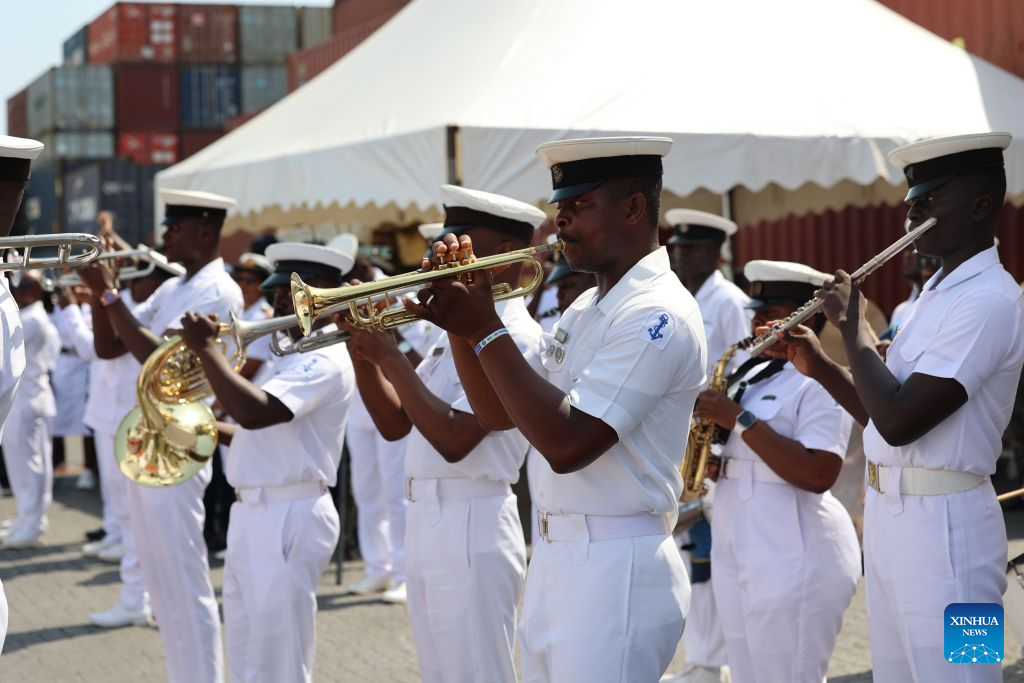 PLA Navy's Hospital Vessel Docks in Ghana for Humanitarian Medical Operations