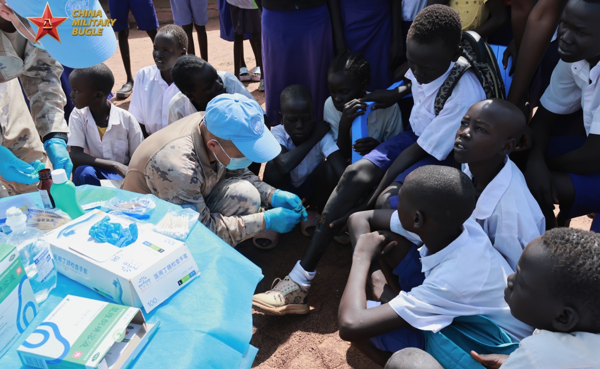China's Military Peacekeeping Engineers in South Sudan's Wau Region Deliver Humanitarian Aid to Local Community