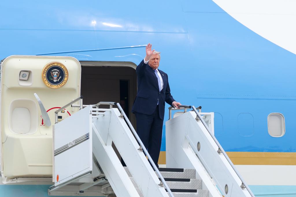 Trump Concludes Beijing State Visit and Departs China