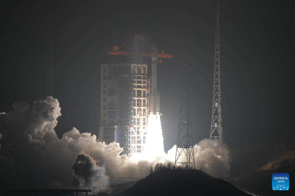 China Deploys Latest Batch of Low-Orbit Internet Satellites into Space