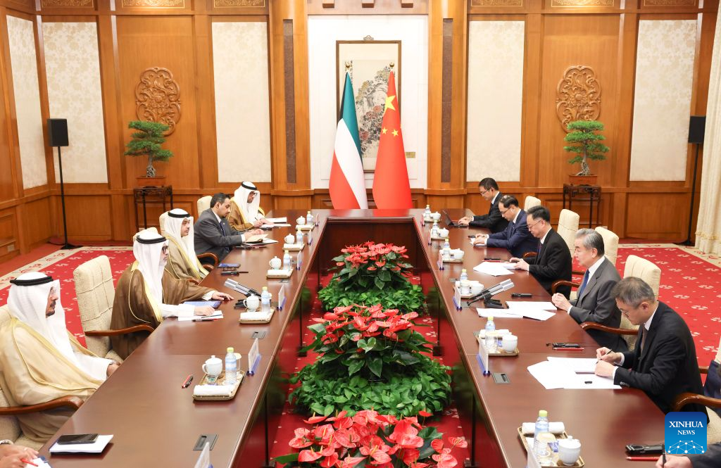 China's Top Diplomat Urges Middle Eastern and Gulf Nations to Return to Peace Talks and Diplomatic Negotiations